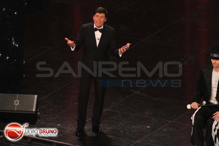 Festival di Sanremo 2011: il Premio Città di Sanremo a Gianni Morandi