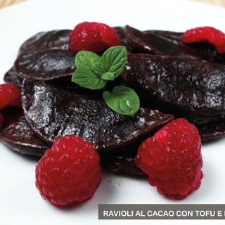 MercoledìVeg di Ortofruit: oggi prepariamo ravioli al cacao ripieni di tofu e lamponi