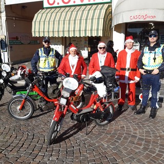 Babbi Natale in moto d’epoca: il Motoclub Valle Argentina porta dolci e sorrisi da Taggia a Ventimiglia