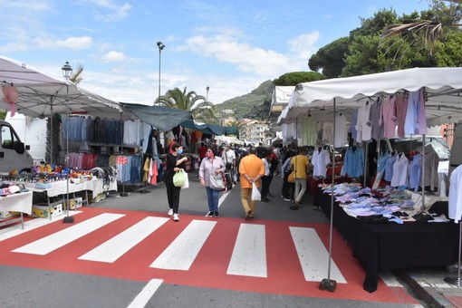 Ventimiglia: canone di locazione tra i più cari d'Italia per gli ambulanti del mercato, domani sit-it di protesta