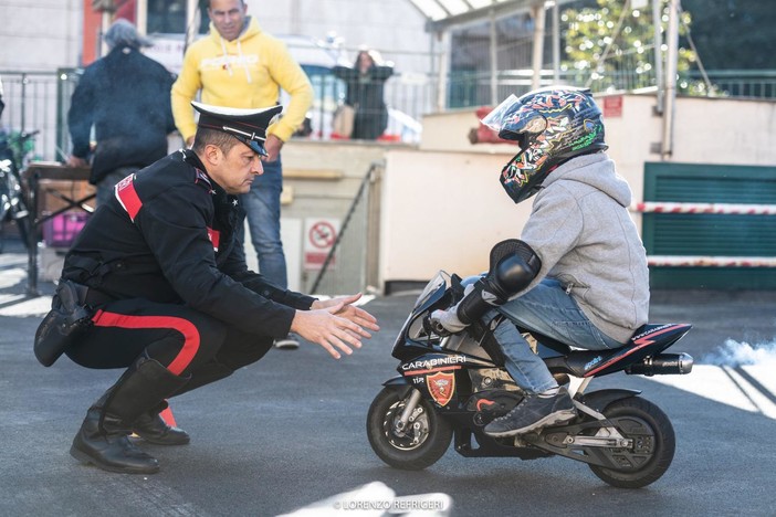 Sanremo: i Carabinieri regalano un sorriso a due ruote per i bambini del “Gaslini&quot;