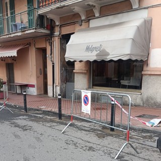 Ventimiglia, parcheggi abusivi sul marciapiede di via Scalo Merci: al via intervento di messa in sicurezza