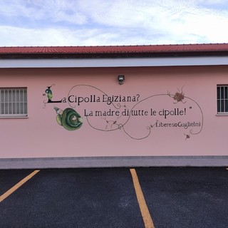 Street art, a Camporosso  un murale ricorda Libereso Guglielmi e il suo amore per la cipolla egiziana