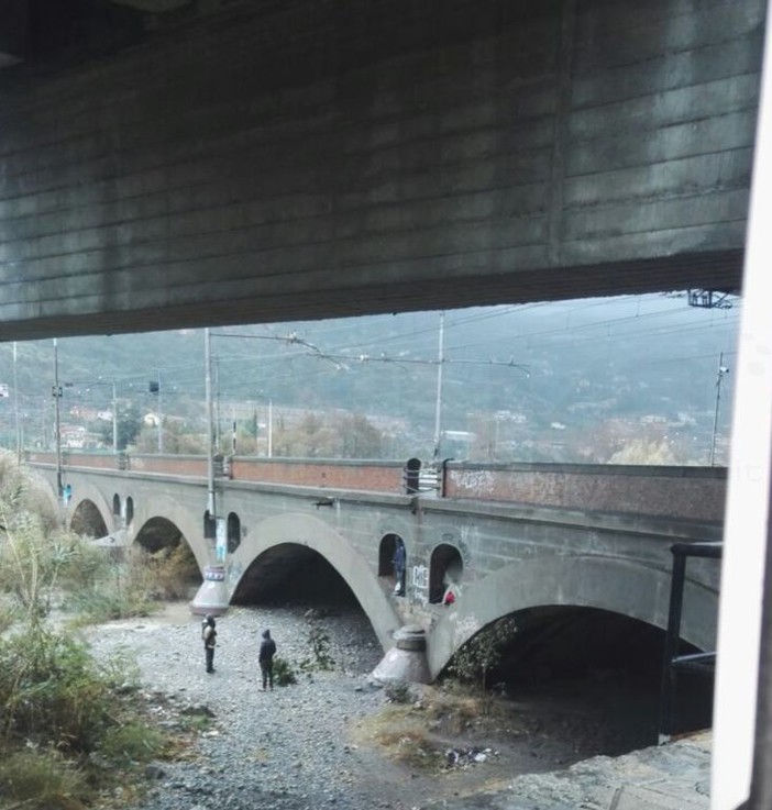 Ventimiglia: maltempo, cinque migranti salvati dai Vigili del Fuoco sul lungo Roja