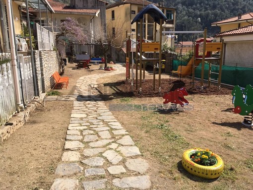 Badalucco torna ad avere un'area giochi per bambini, consegnato il nuovo spazio di via Toscanini