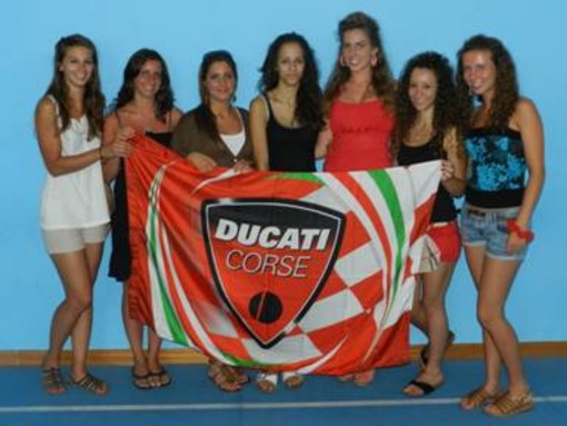 Alcune delle pretendenti alla carica di Miss No Ducati No Party