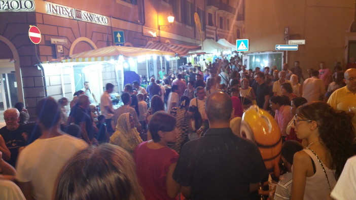 Imperia: in migliaia per la Notte Bianca. Capacci: &quot;Il 'casino' si deve fare a Imperia&quot; Foto e video