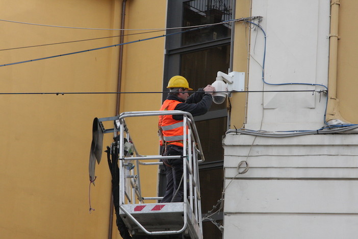 Sanremo: 5 impianti di telecamere ripristinati nelle zone delle discariche abusive, 'occhio elettronico' sui 'furbetti' dell'immondizia