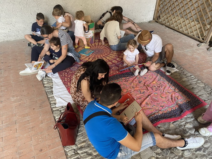 Sanremo: i bambini del nido 'La Nuvola' alla scoperta del borgo di Dolceacqua (foto)