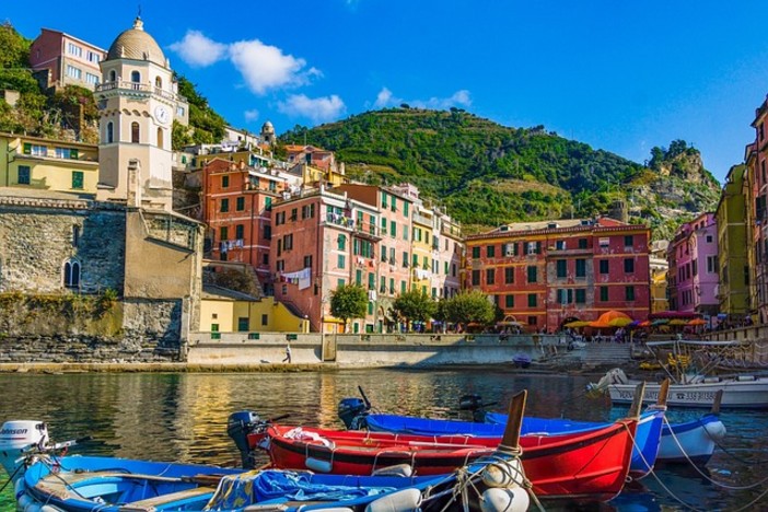 Noleggiare una barca per visitare i posti più belli della costa ligure