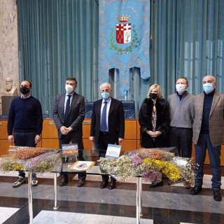 Dalla Cooperativa Tre Ponti, omaggio floreale per gli operatori sanitari di Sanremo e Imperia