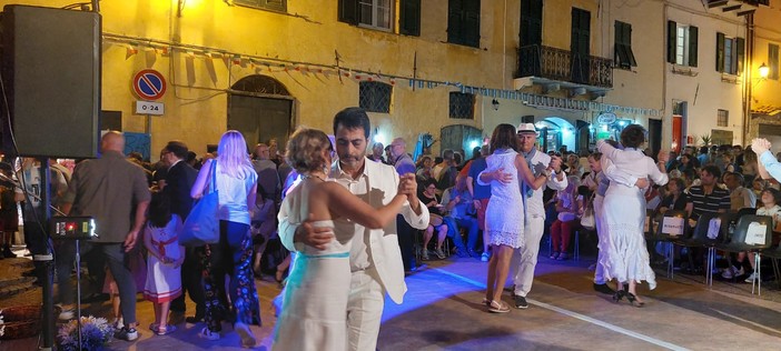 Seborga: ad agosto il paese accoglie varie coppie di Maestri di Tango in esibizione e tanti bailarinos