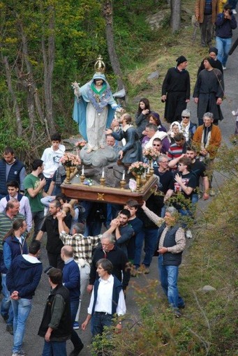 Triora: grandissima partecipazione quest'oggi per la Processione del Monte