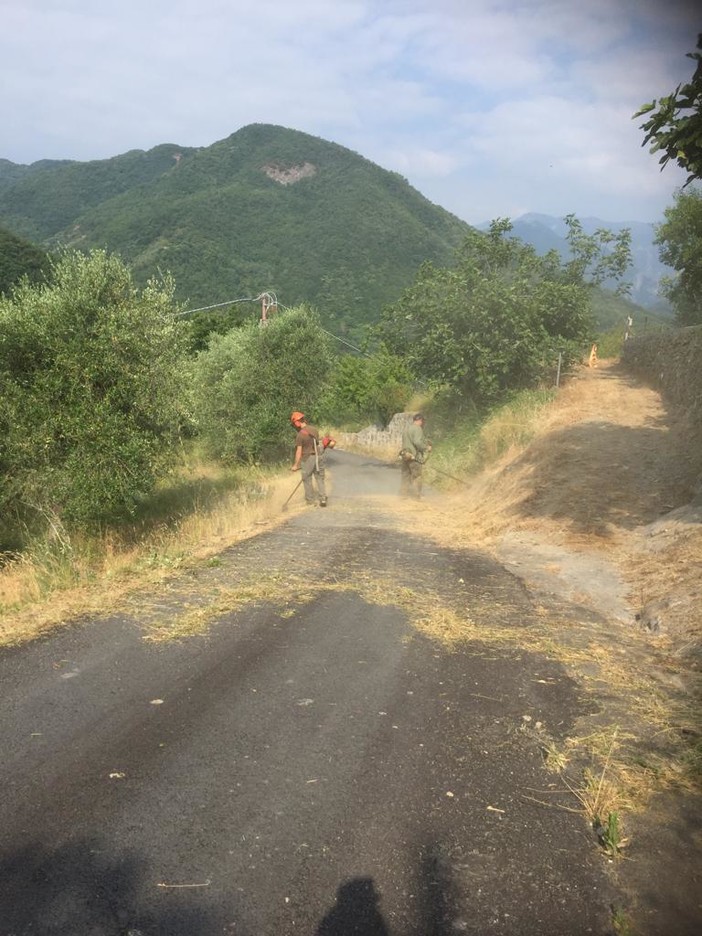 Molini di Triora: pulizia e sfalcio sulle strade, prossimo appuntamento sabato dal Comune “L'invito è aperto a tutti...anche agli amministratori provinciali”