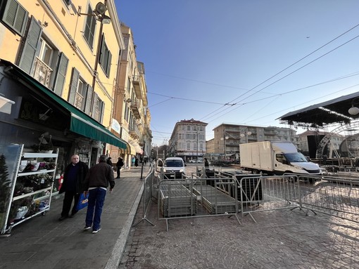 Sanremo: piazza Colombo occupata e disagi per le attività, Comune proroga posteggi al Palafiori