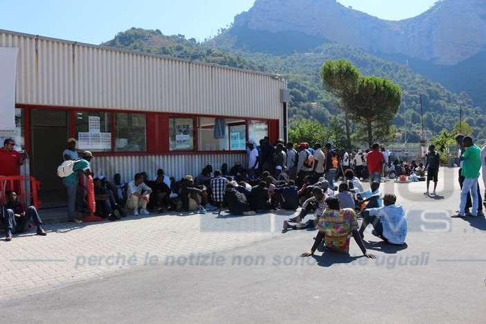 Ventimiglia: riunione in Prefettura per fare il punto sulla questione migranti, Ioculano “Necessari il ritorno a regime del Campo Roja e una soluzione per i nuclei familiari”