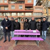 A Ventimiglia una panchina viola per sensibilizzare sulla sindrome fibromialgica (Foto)