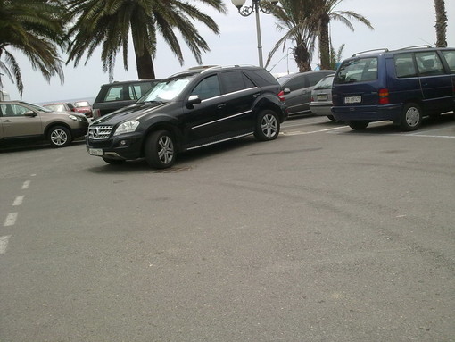 Sanremo: parcheggio selvaggio durante il Festival, l'intervento di un nostro lettore