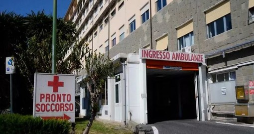 Imperia: uomo dà in escandescenze al Pronto Soccorso, portato via dai Carabinieri