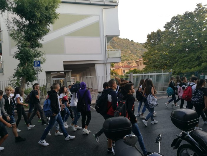 A distanza ma presenti: il Liceo Aprosio di Ventimiglia si rivolge alle famiglie di alunni e alunne di terza media