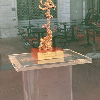 Ventimiglia: l'ispirazione della scultura del Premio Eugenio Magnani nasce dalla storia della ‘Battaglia dei Fiori’