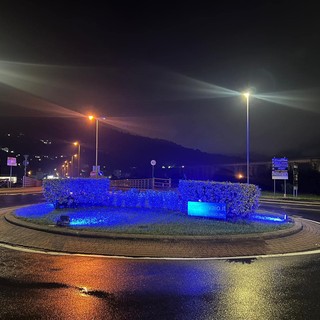 Camporosso celebra la Giornata internazionale della dislessia, il ponte dell’Amicizia si illumina di turchese