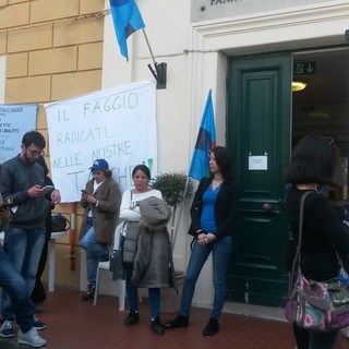 Imperia: manifestazione dei lavoratori della coop Il Faggio: &quot;Qui per chiedere i nostri diritti&quot;