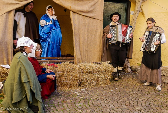 Percorso presepiale enogastronomico lungo le stradine del borgo medievale di Cervo, le foto di Marcello Nan