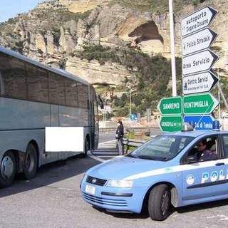 Ventimiglia: 10 clandestini in una Audi A4, arrestato 'passeur' dalla Polizia di Frontiera