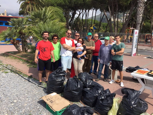 Ventimiglia: estremo successo oggi per la pulizia della spiaggia organizzata dal Sestiere Cuventu