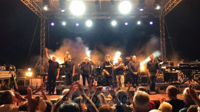 Ventimiglia: successo per il concerto di ieri sera della Premiata Forneria Marconi. Le foto di Enzo Iorio