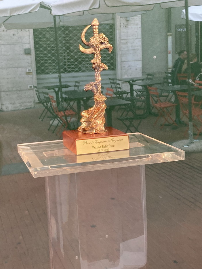 Ventimiglia: l'ispirazione della scultura del Premio Eugenio Magnani nasce dalla storia della ‘Battaglia dei Fiori’