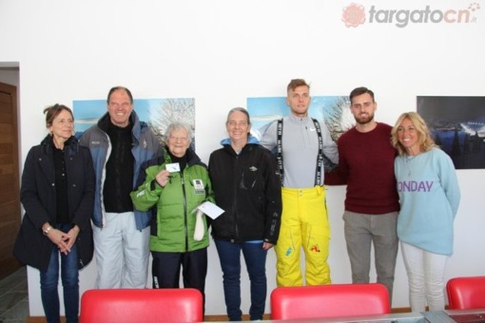 Premiata a Prato Nevoso nonna Emilia, 86 anni e tanta voglia di sciare [FOTO E VIDEO]