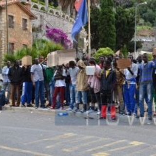 Ventimiglia: un anno fa 39 migranti dettero il via alle prime proteste dei migranti, 365 giorni dopo è cambiato poco