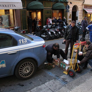 Sanremo: sospetto quanto falso pacco bomba, la Polizia ferma la minaccia all'ingresso dell'Ariston