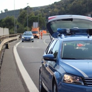 Documenti falsi, imprenditore arrestato dalla Polizia Stradale al casello autostradale di Sanremo