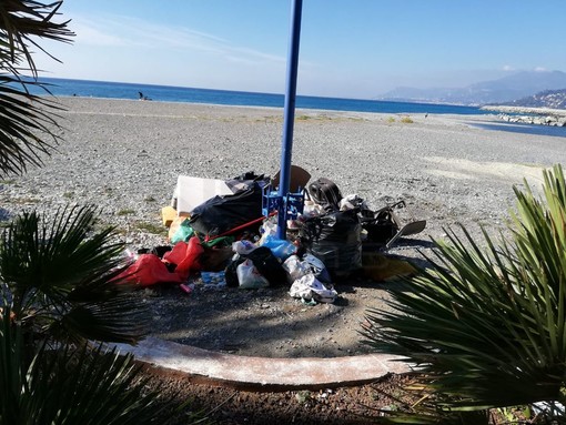 Ventimiglia: migranti, stanziati altri 5 mila euro per la pulizia della foce del Roja e il cimitero di via Tenda