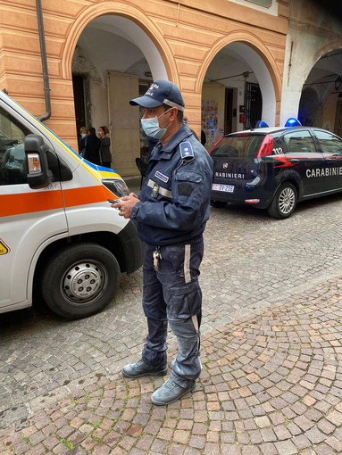 Camporosso: Polizia Locale e vice Sindaco per il principio d'incendio in un'abitazione di Piazza Garibaldi (Foto)