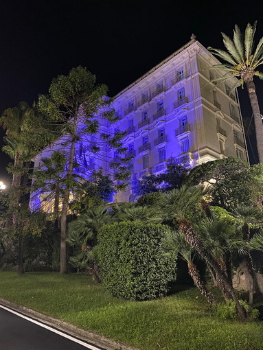 Il Palazzo della Provincia di Imperia illuminato di viola per la Giornata mondiale dell’Alzheimer