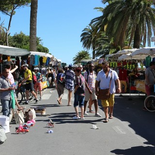 Abusivismo commerciale a Ventimiglia e in tutta la provincia: stamattina una riunione in Prefettura