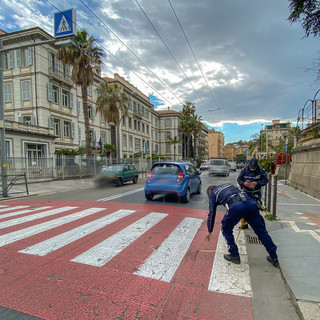 Sanremo: prete investito sulle strisce in corso Cavallotti, portato d'urgenza in Ospedale (foto)