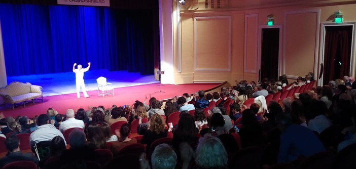 Splendido Giuseppe Pambieri in 'Centomila, Uno, Nessuno' nel Teatro del Casinò di Sanremo