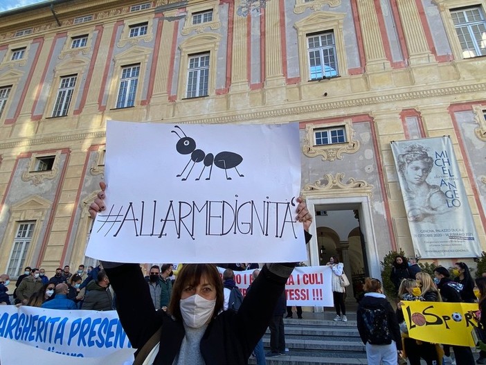 Genova: ancora una protesta contro le misure anti-Covid, ma cala la partecipazione (Foto e Video)