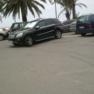 Sanremo: parcheggio selvaggio durante il Festival, l'intervento di un nostro lettore