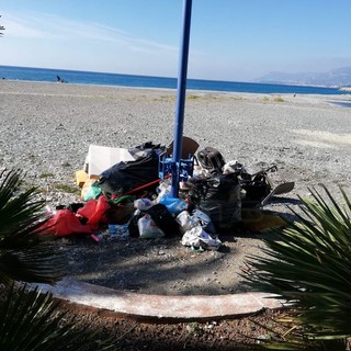 Ventimiglia: migranti, stanziati altri 5 mila euro per la pulizia della foce del Roja e il cimitero di via Tenda