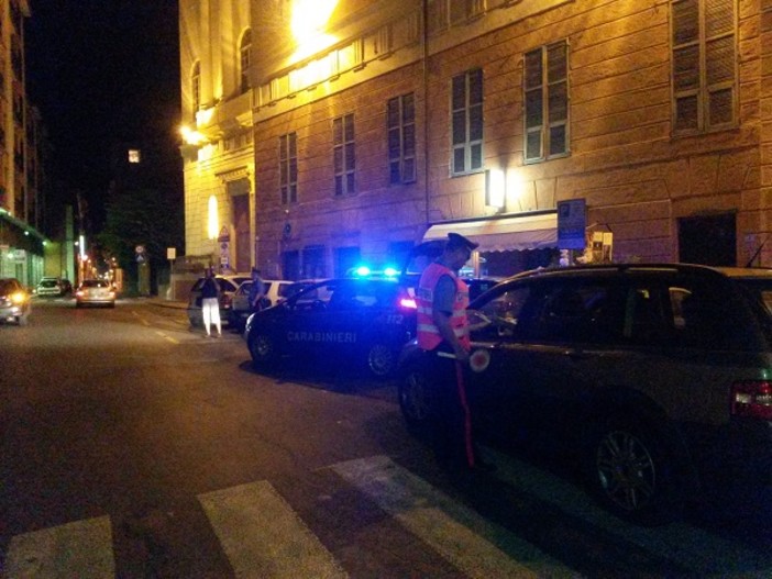 Imperia: controlli straordinari dei Carabinieri nella notte, raffiche di denunce e un arresto