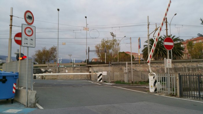 Imperia: da domani a venerdì prossimo chiuso al transito il passaggio a livello di zona San Lazzaro