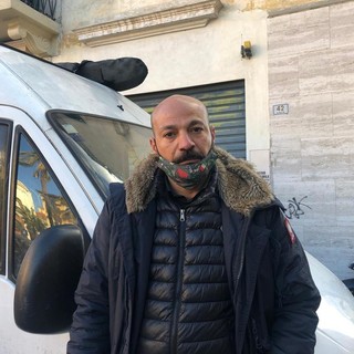 Imperia: mercato di Oneglia, la protesta di Mohamed: &quot;Mio banco lontano dal centro, io non apro&quot; (foto e video)