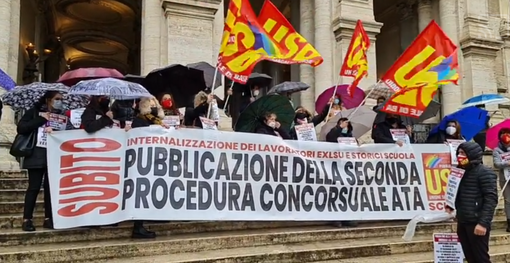 Una quarantina di imperiesi chiedono l'assunzione al Ministero dell'università e ricerca (Miur)