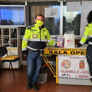 Donato dall’ACEB di Camporosso un termometro digitale a infrarossi alla Protezione Civile di Ventimiglia